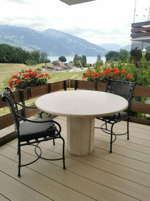 Neb-Thun Einigen, Wohnung Am See Spiez Exterior foto